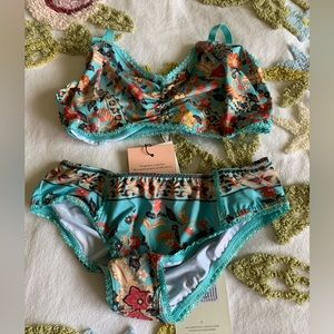 “Hendricks “ bra and panty set. The panties are a size small bra is a size med.